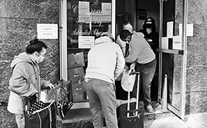 Feeding the Needy : Homeless : Street Life : New York : Personal Photo Projects : Photos : Richard Moore : Photographer